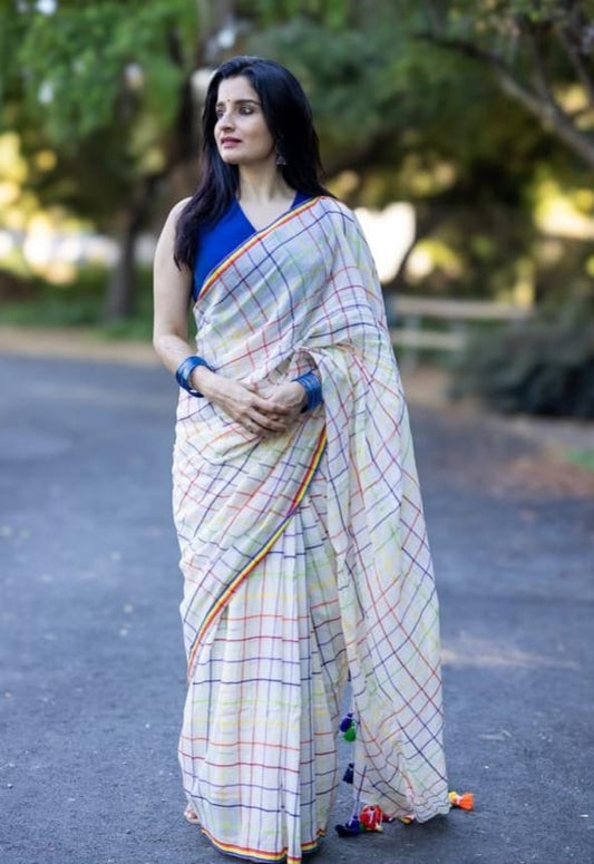 Chic Linen Saree with Digital Print & Colorful Latkan Detailing